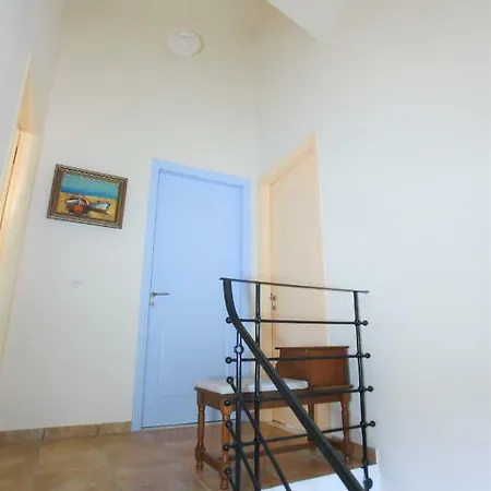 Captain's Countryside For Up To 9 Visitors *