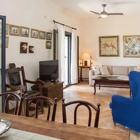 Holiday home Captain's Countryside For Up To 9 Visitors Kynopiastai